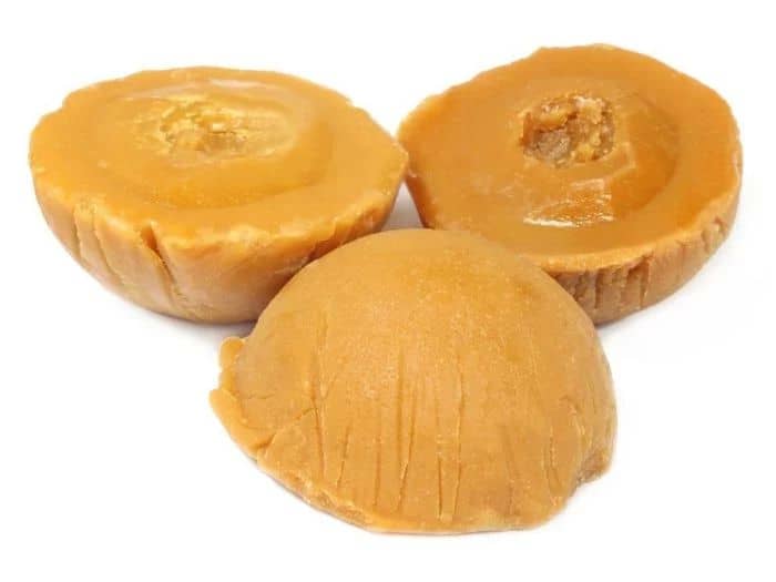 sugarcane-jaggery-1524648740-3804500.jpeg